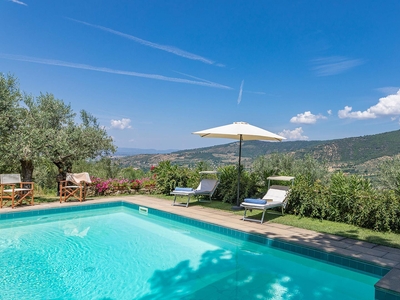 Villa affitto Toscana Cortona Arezzo panoramica piscina relax giardino famiglia amici