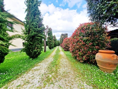 Villa in Via Dei Bocchi in zona Lammari a Capannori