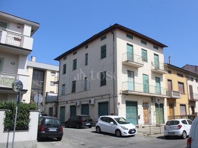 Palazzo a Prato in Via Dell'Abbaco
