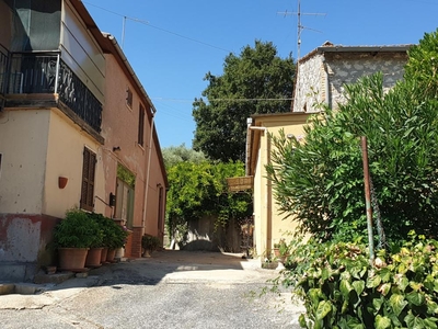 porzione di bifamiliare in vendita a Lugnano in Teverina