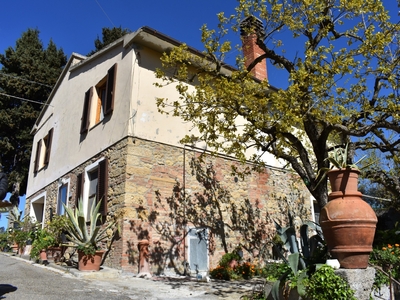 Rustico con giardino a Montaione
