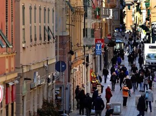 Affitto Negozio, in zona SESTRI PONENTE, GENOVA