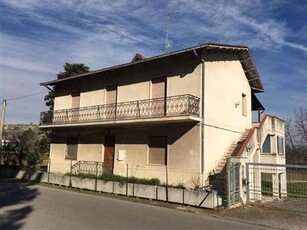 Alanno: Casa indipendente 5 Locali o più