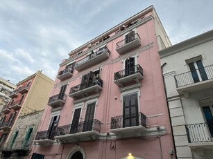 Appartamento di 3 vani /95 mq a Bari - Madonnella