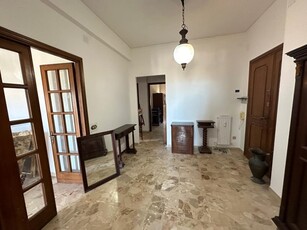 Appartamento in Affitto a La Spezia, zona EST, 750€, 100 m²