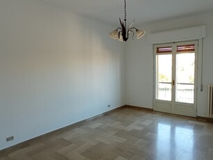 Appartamento in Affitto a Ragusa, 600€, 180 m²
