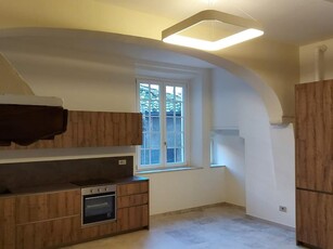 Appartamento in Affitto a Siena, 2'000€, 150 m², arredato