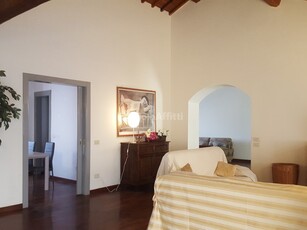 Appartamento in Affitto a Siena, zona Monteliscai, 1'700€, 180 m², arredato