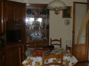 Appartamento in Vendita a Massa, zona Castagnara, 189'000€, 100 m², arredato