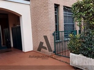 Appartamento in Vendita a Modena, 205'500€, 153 m², con Box