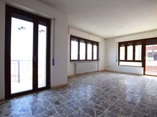 Appartamento in Vendita a Nuoro, zona Centro, 149'000€, 149 m²