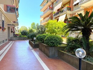 Appartamento in Vendita a Roma, zona Appia Nuova, 890'000€, 195 m²
