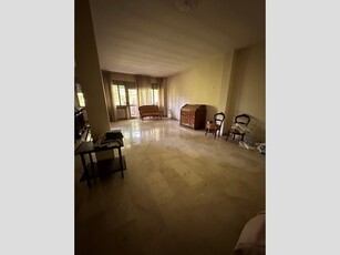 Appartamento in Vendita a Rovigo, 120'000€, 150 m², con Box