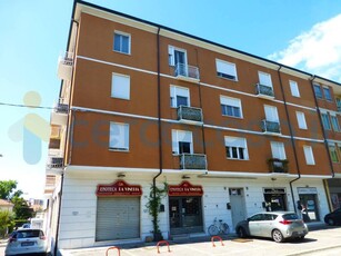 Appartamento Quadrilocale in ottime condizioni in affitto a Ferrara