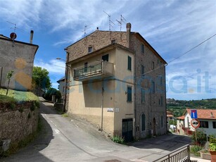 Appartamento Quadrilocale in vendita a Castel Del Piano
