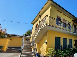 Casa Bi - Trifamiliare in Vendita a Capannori LU