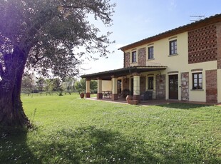 Casa colonica - ristrutturata a Nord, Capannori