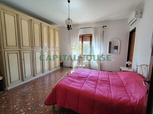 Casa Semi Indipendente in Affitto a Caserta, zona Caserta Ferrarecce, 350€, 150 m², arredato