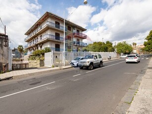 Immobile commerciale in Affitto a Catania, zona Cibali, 1'800€, 440 m²