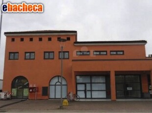 Locale Commerciale a..