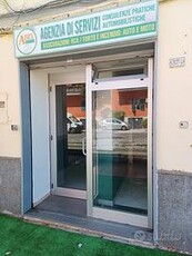 Negozio ristrutturato fronte strada a Pozzuoli