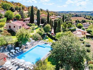 Piacevole casa con barbecue, giardino e piscina