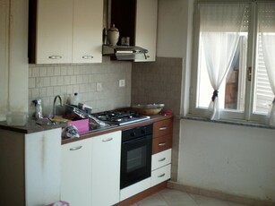 Quadrilocale in Affitto a Lucca, zona Sorbano Del Vescovo, 700€, 90 m², arredato