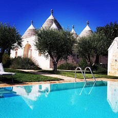 Trulli Terrarossa con Piscina