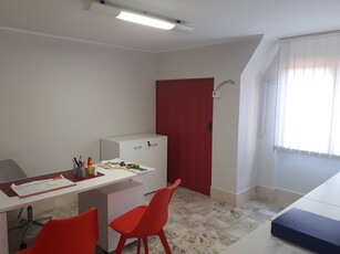 Ufficio in Affitto a Teramo, zona Centro, 400€, 35 m²