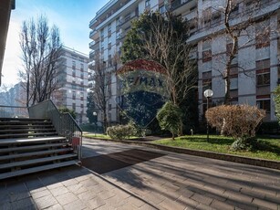 Ufficio in Vendita a Milano, zona De Angeli, 850'000€, 180 m²