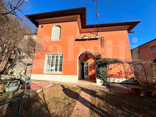Villa in Vendita a Brescia, 495'000€, 292 m²