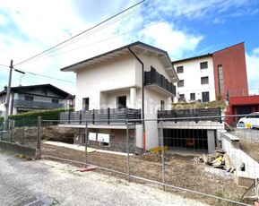 Villa nuova a Faloppio - Villa ristrutturata Faloppio