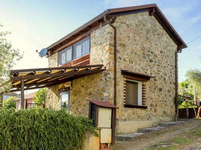 Cottage accogliente in Loc. Montebello con piscina