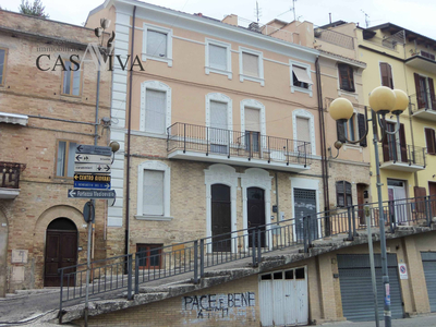 Casa indipendente con box doppio, Acquaviva Picena centrale