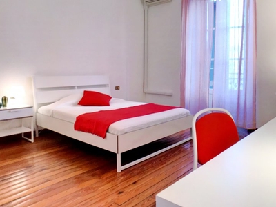 Elegante camera in appartamento con 3 camere da letto a Navigli, Milano