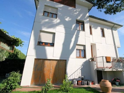 Casa in vendita in Camaiore, Italia