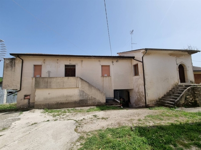 Casa semi indipendente in Via Campomarino a Montemiletto