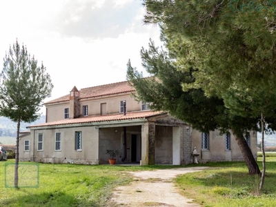 Rustico casale in ottime condizioni a Potenza Picena