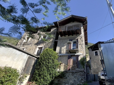 Rustico casale in Via Vecchia in zona Polaggia a Berbenno di Valtellina