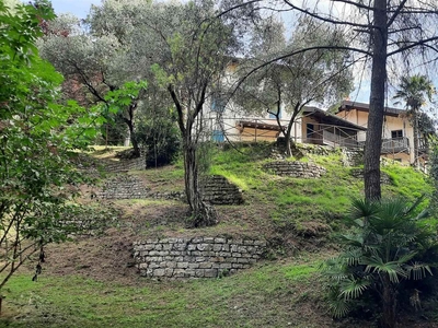 Rustico casale ristrutturato in zona Monte Maderno a Toscolano Maderno