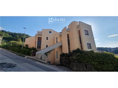 Appartamento in Viale Degli Olmi, Salerno (SA)