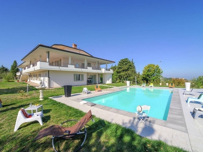 Spaziosa villa a Tavullia con piscina privata