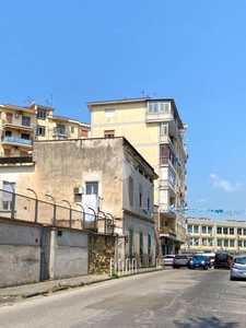 Trilocale in vendita a Napoli, Zona Universita'