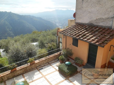 Villaggio Panoramico Villa vicino Lucca in vendita