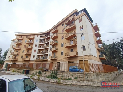 Appartamento in Via Luigi Rizzo, Caltanissetta, 1 bagno, 106 m²