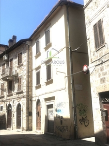 Casa indipendente con box doppio, Ascoli Piceno centro storico