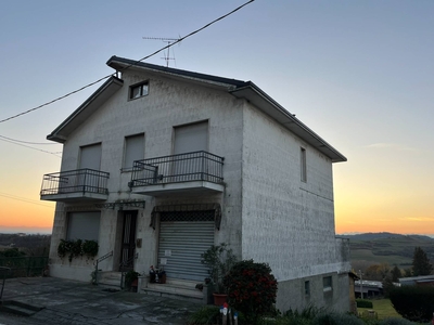 Casa indipendente con terrazzo a Montiglio Monferrato