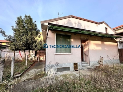 Casa indipendente in Via Matteotti, Arluno, 3 locali, 1 bagno, garage