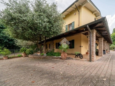 Prestigiosa villa di 385 mq in vendita Via Pietro Giardini, 1288, Modena, Emilia-Romagna