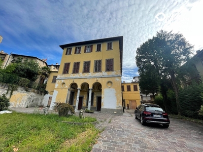 Palazzo in Via Pignolo, Bergamo, 20 locali, giardino privato, con box